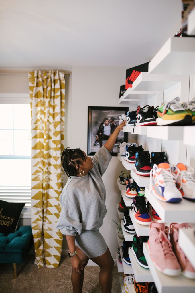 udmelding Etablering Perseus Sneaker Wall Featuring Ikea Lack Shelving - Melissa Chanel