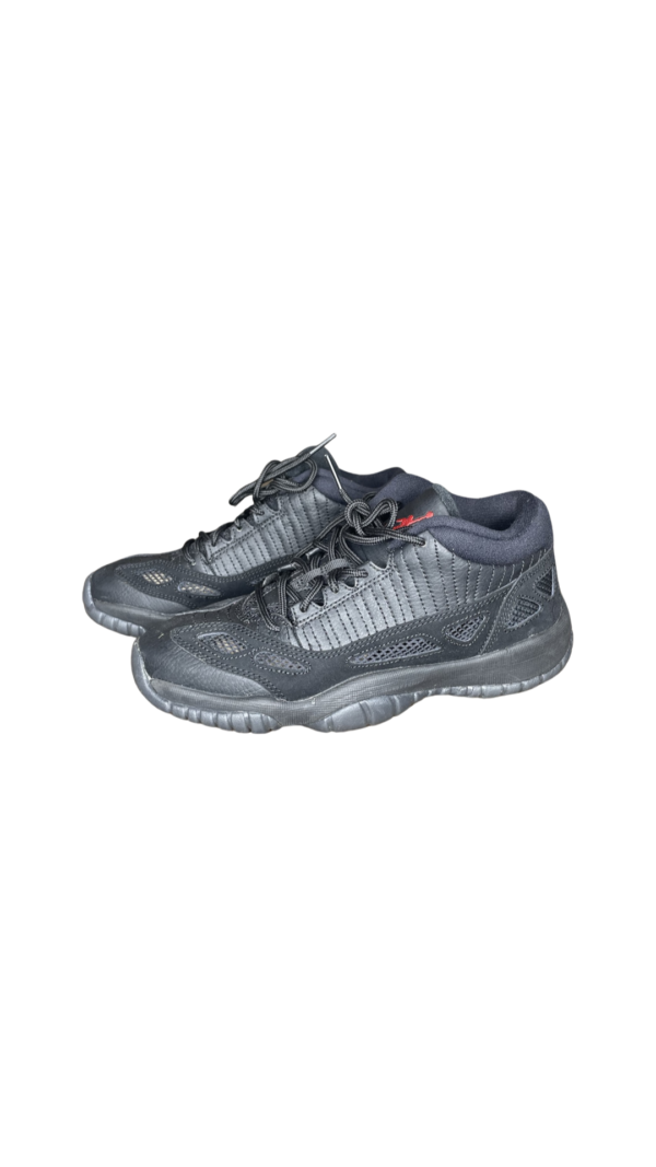 AIR JORDAN 11 RETRO LOW BG  (4.5Y)